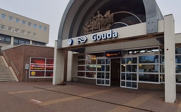 How to Visit Gouda from Rotterdam by Train