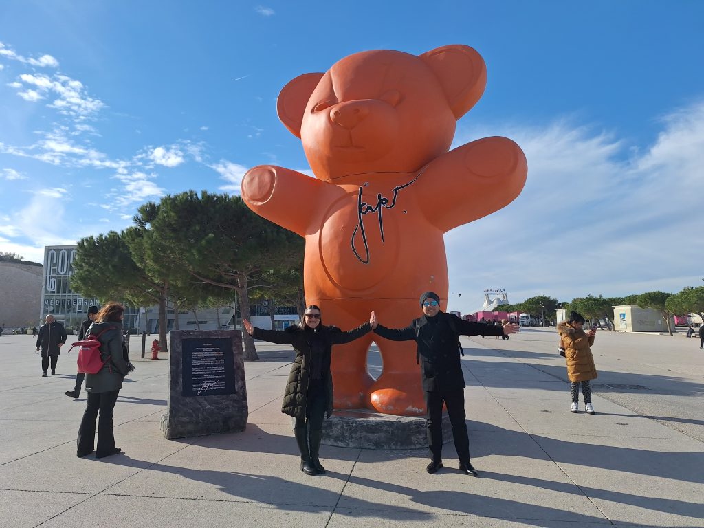 KL in GIANT BEAR OSO GIGANTE