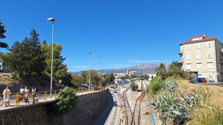 train tracks in split