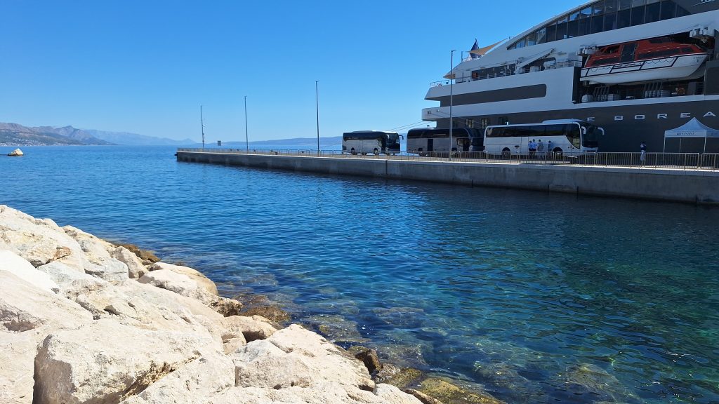 crucero anclado en split, croatia