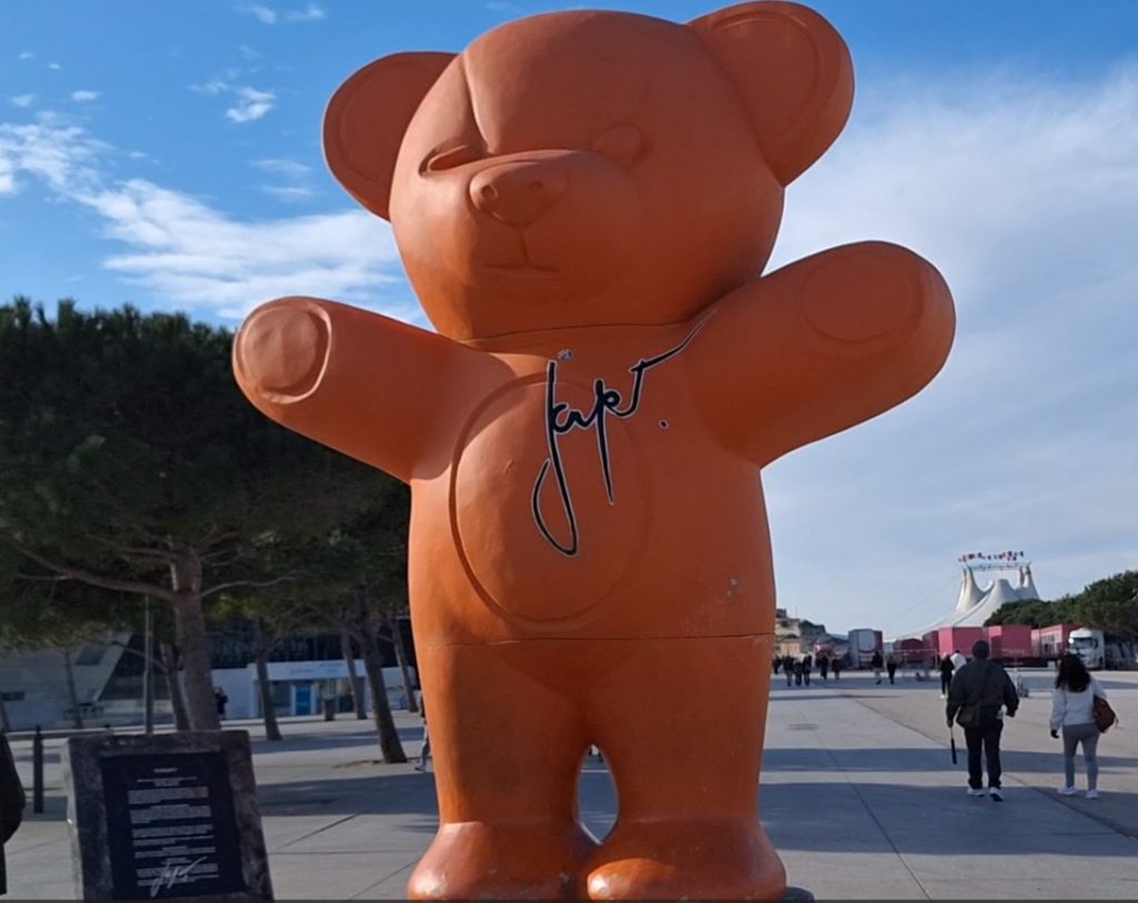 giant orange Ours Jayet bear sculpture in Marseille
