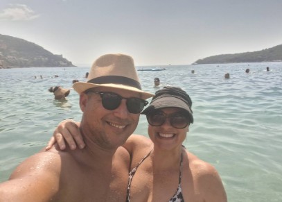 ken and lori in banje beach swimming